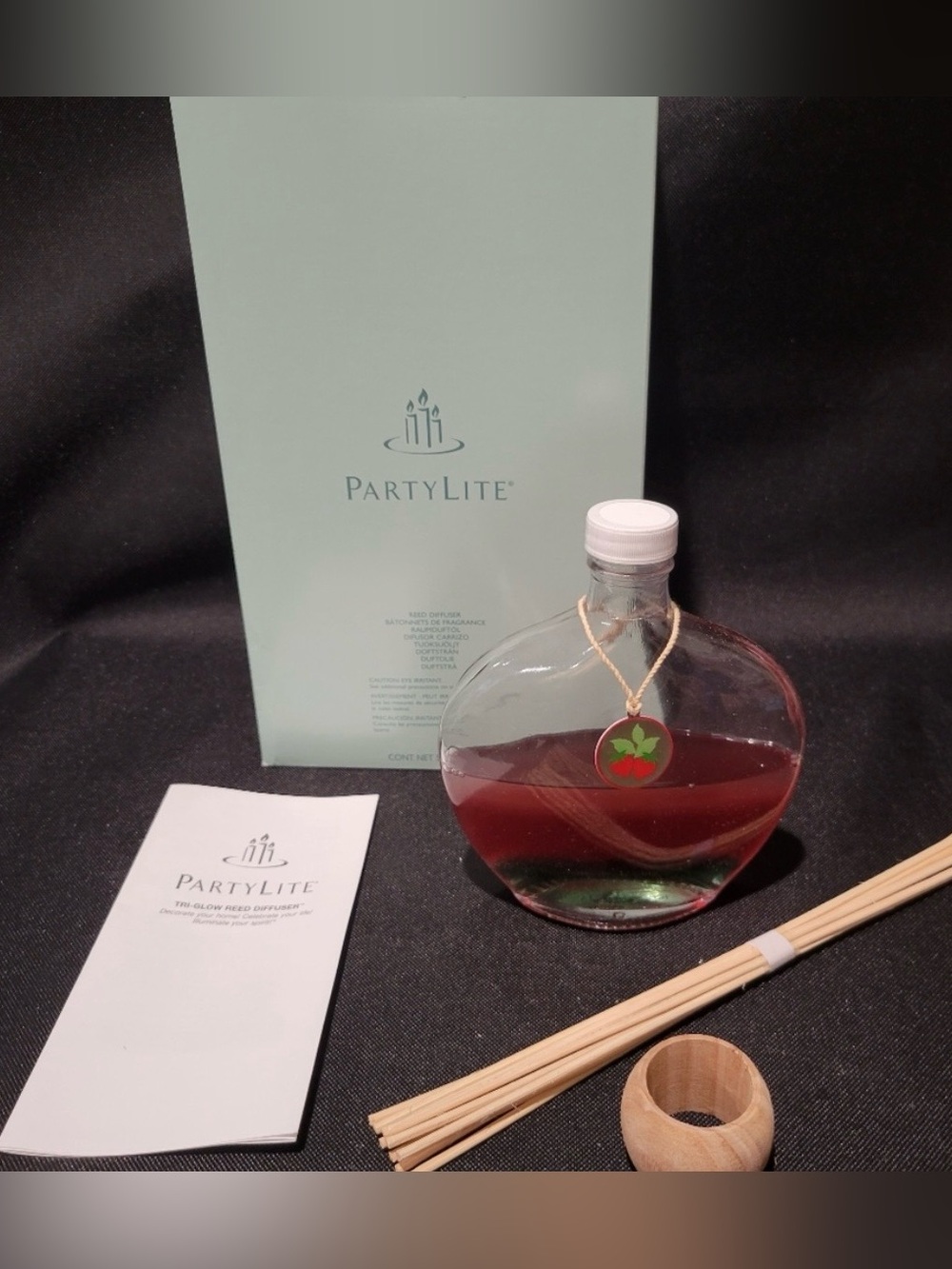 Partylite Reed Diffuser Strawberry Fields 5 fl. oz. RD219 Discontinued. NOB